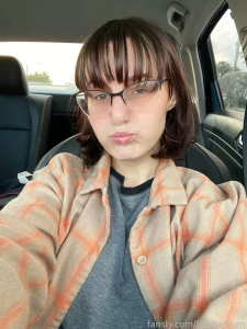 Solo with the glizzy hoping no violence brunette shorthair bangs pale