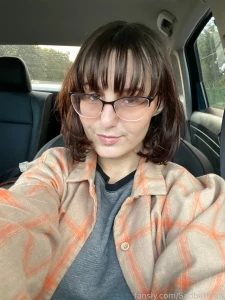 Solo with the glizzy hoping no violence brunette shorthair bangs pale part 1