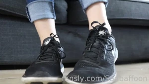 Cum to my feet - joi amp smell fetish you are my roommate you enter part 1