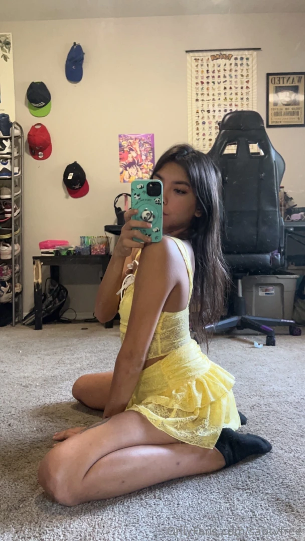 Pretty little lady wanna ride you daddy 