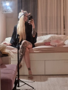 Good morning my series of home pics with white hair for you champ