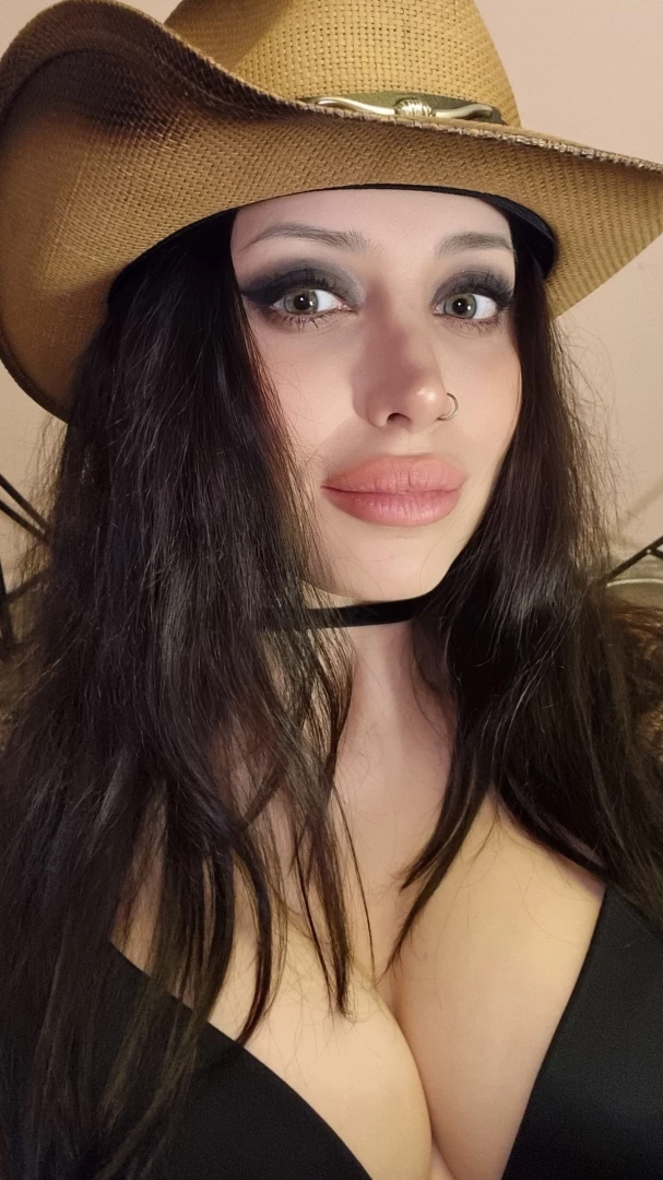 Im a cowgirl girl horsewoman lips horny blackhair brunette cowgirl 