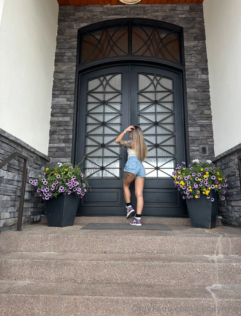 Spotted these flowers and they were too pretty to not take a picture 