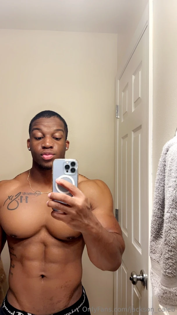 I make mirrors look good 