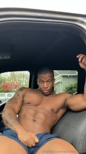 Looking eye to eye at these hard-earned abs