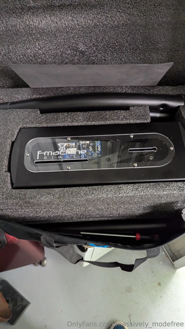 Right i m selling my fuck machine dm me offers who would like to buy 