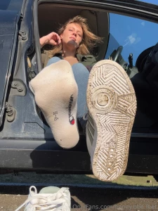 Knie dich hin und atme tief ein rast machen und mir die f e massieren part 6