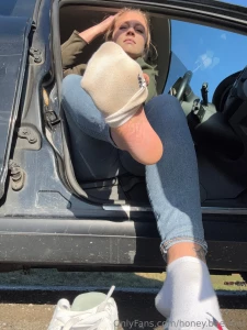 Knie dich hin und atme tief ein rast machen und mir die f e massieren part 4