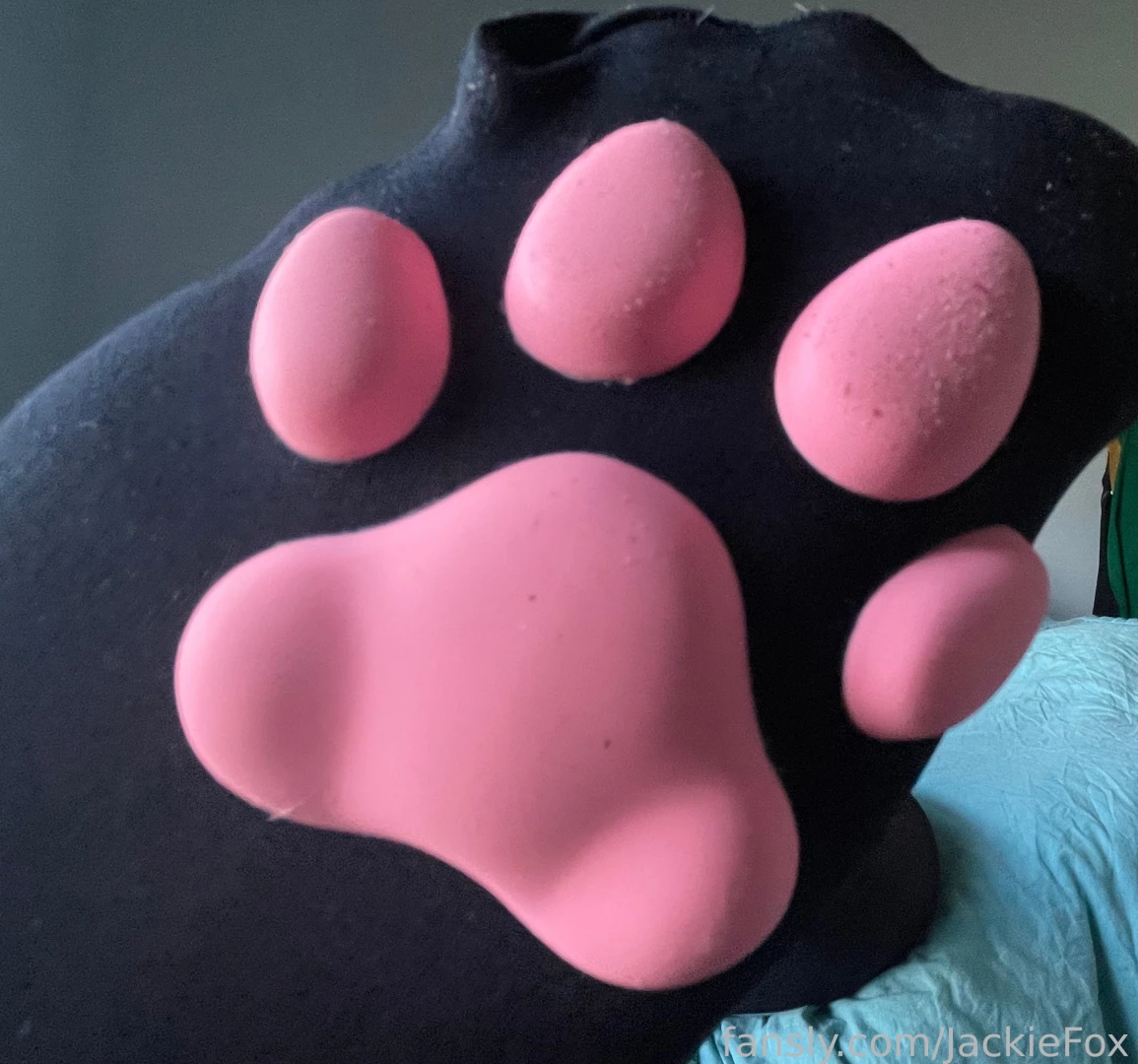 Theyre very fun i think they frame my thighs really well the little part 4 