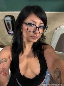 Hewwwo oil goon gooning goonette ass latina anal glasses squirt fatass part 1