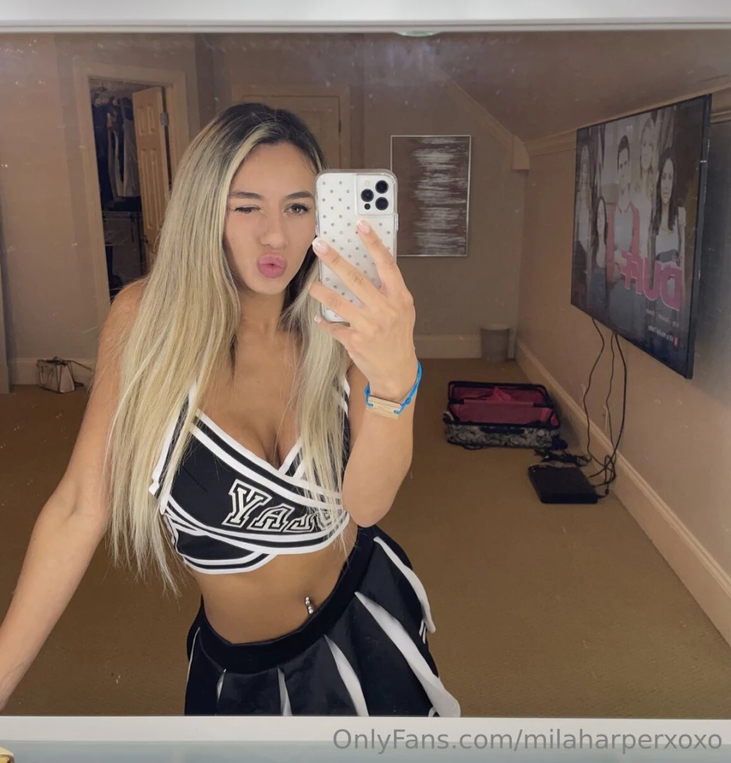 Wanna have fun with this cheerleader 