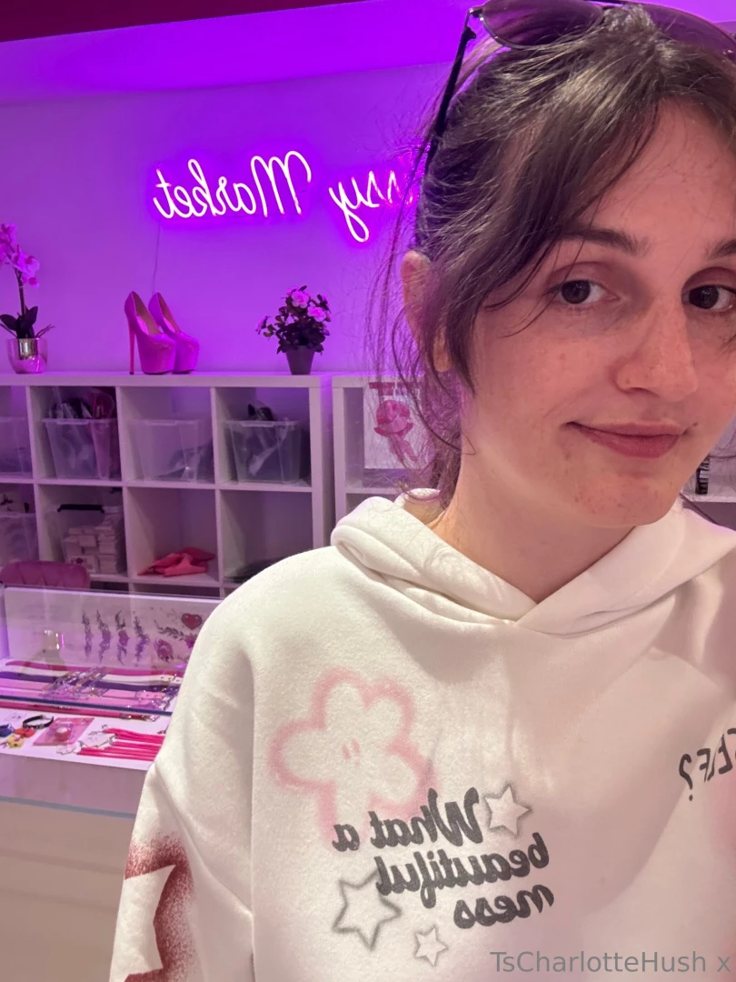 Life updateeee today we are moving things into our new apartment i am 