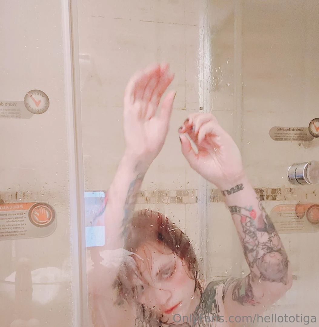 Cuando el agua recorre mi piel solo pienso en qui n quisiera estar aqu 