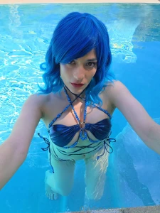 She s blue she s wet and her top s barely hanging on do i look like i