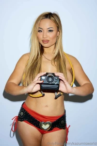 This is your sign to shoot your shot my dms are wide open