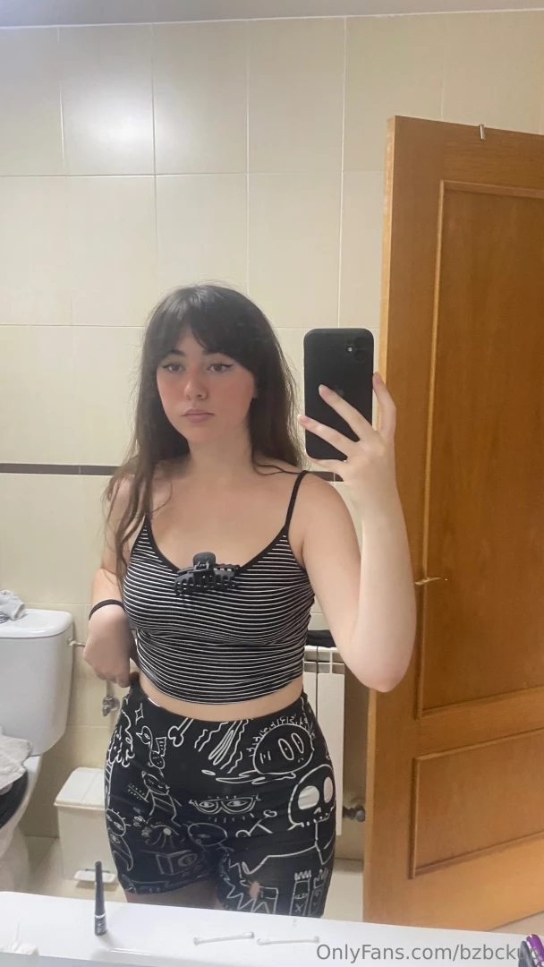 Find the hole in my pants for a reward encuentra el agujero en mis 