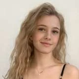 🕊 𝔹𝕃𝕆ℕ𝔻𝔼 𝕂𝕀ℝ𝔸 😇