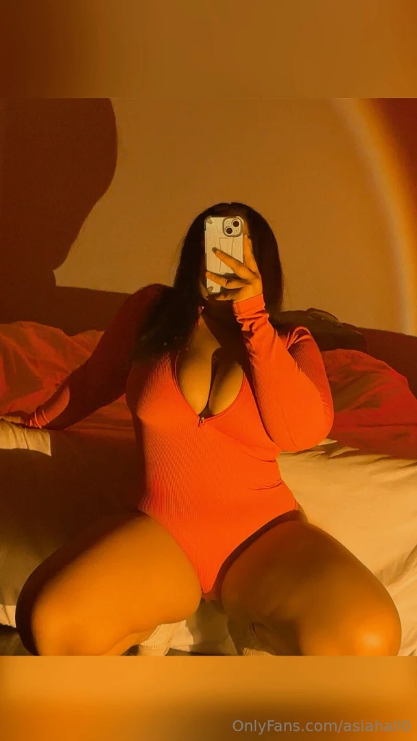 Touch me without your hands just your eyes 