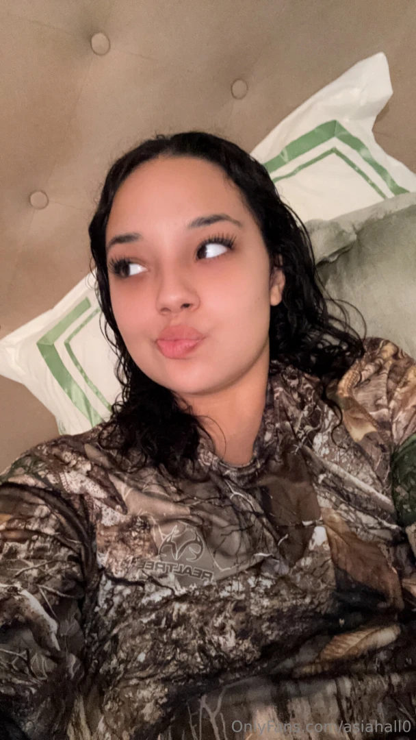 Bet you can t scroll past me without thinking twice 