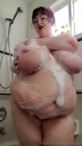 Good morninggggg i wanted to record a quick little shower video for