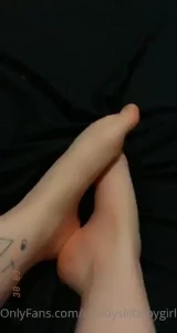 For all my foot kink lovers should i post a foot job video part 1