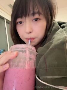 Its cold today but i m still drinking a smoothie trying to be healthy