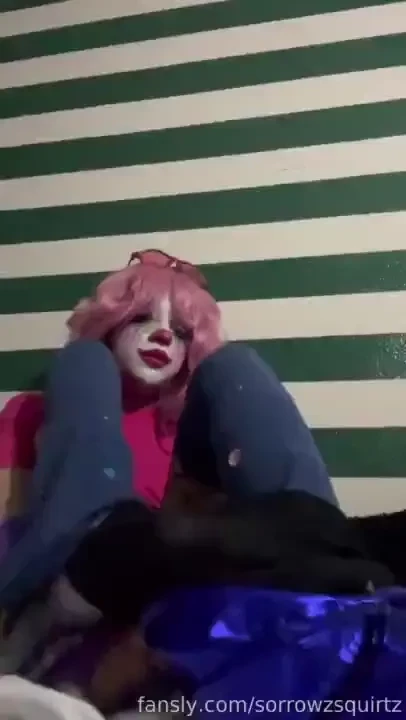 Sooo who amp who is gonna replace this clown girl s toys clown clussy 