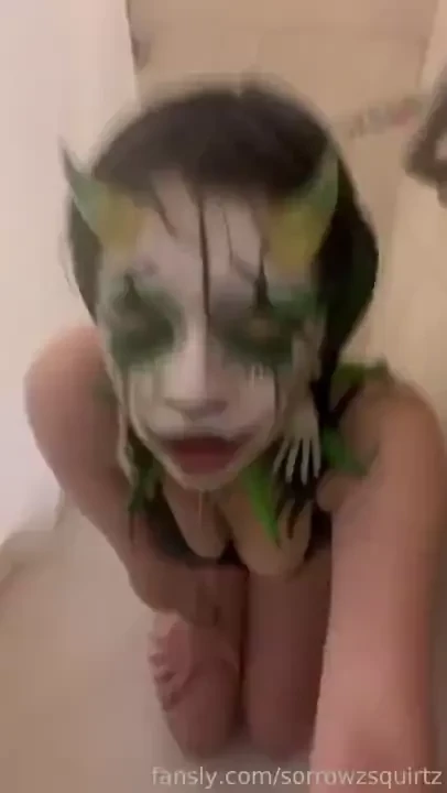 Mess up my makeup in the shower clownmakeup clown clussy clowngirl part 1 