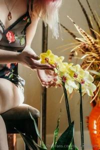 Hey hey lovelies a sweet guest brought me the most gorgeous orchid part 1