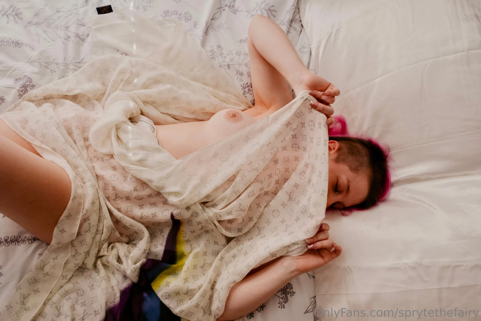 Happy fairyfriday my sweet pleasure and connection seekers guess what 