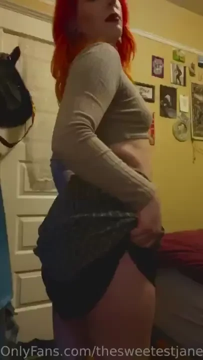 Look how cute my new skirt is and look how nice my ass looks 