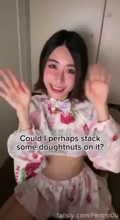 I wonder how many donuts i can stack teen asian asianbabe asiancutie 