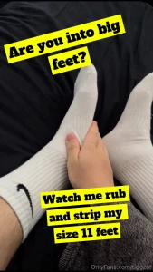 Almost a 3 minute of me rubbing my huge feet bare would love you to be