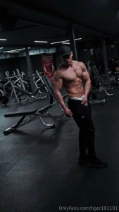 How s my gym fit do you like when i am shirtless