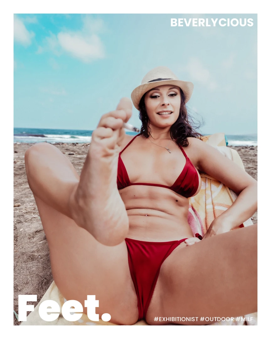 I know smoking is bad but look how skillful i am with feet 