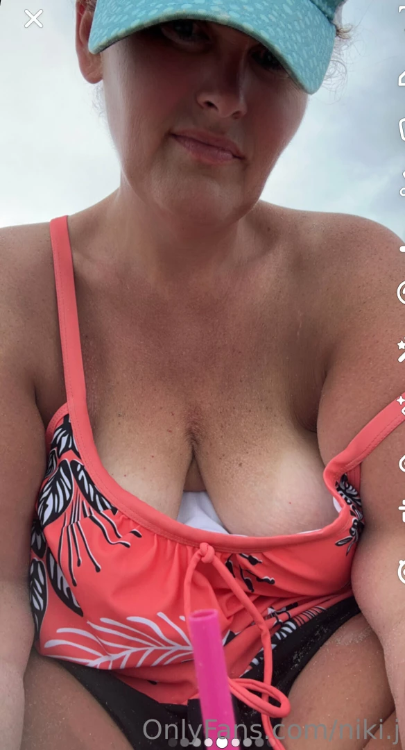 Happy sunday go check out my paid content 