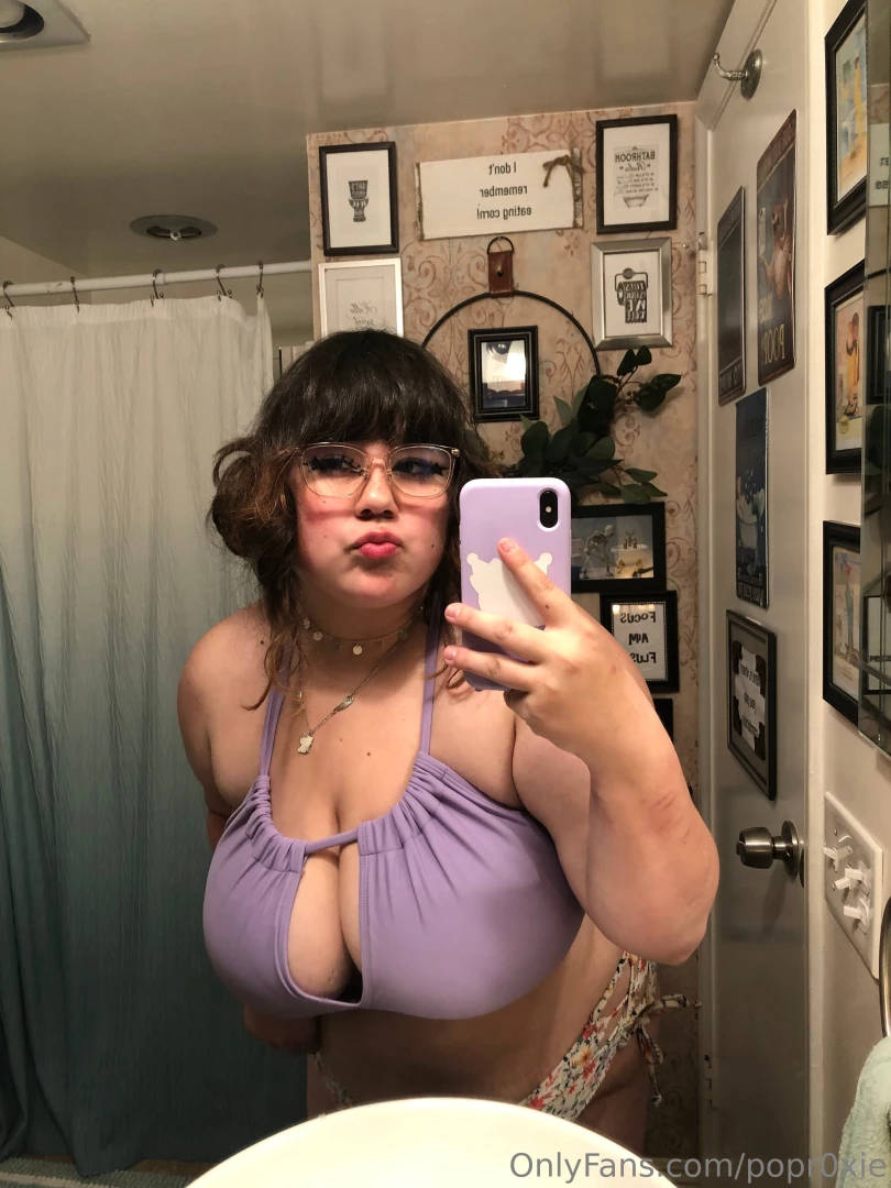 Meet roxie 3 i m an 18 yr old girl from california i enjoy several part 2 