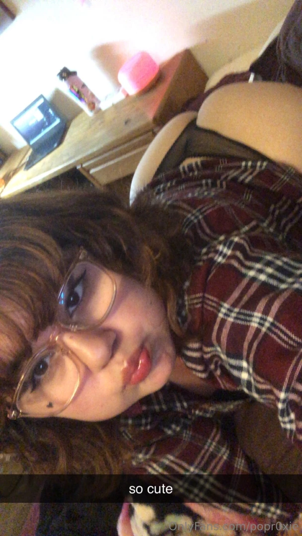 Meet roxie 3 i m an 18 yr old girl from california i enjoy several 