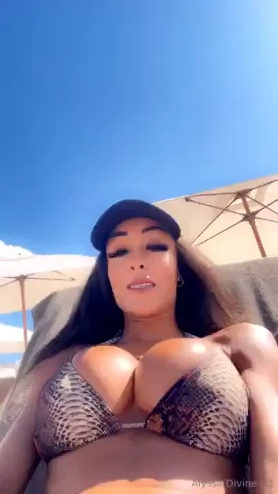 Currently in ibiza can t wait to play with my pussy and make myself 