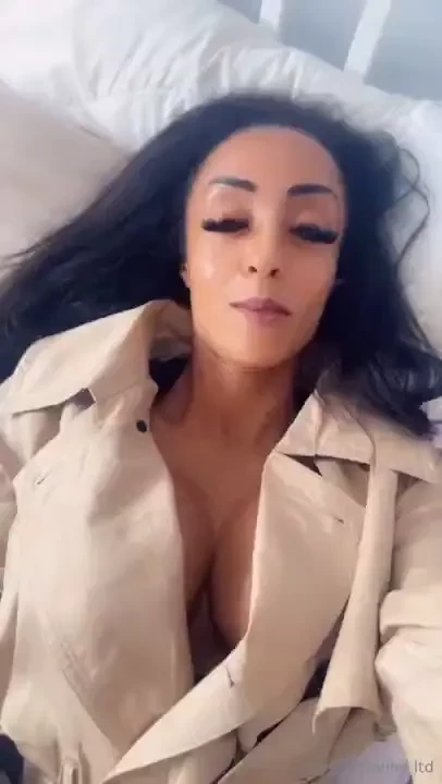 I love the sexiness of a smart mac coat then revealing what s 