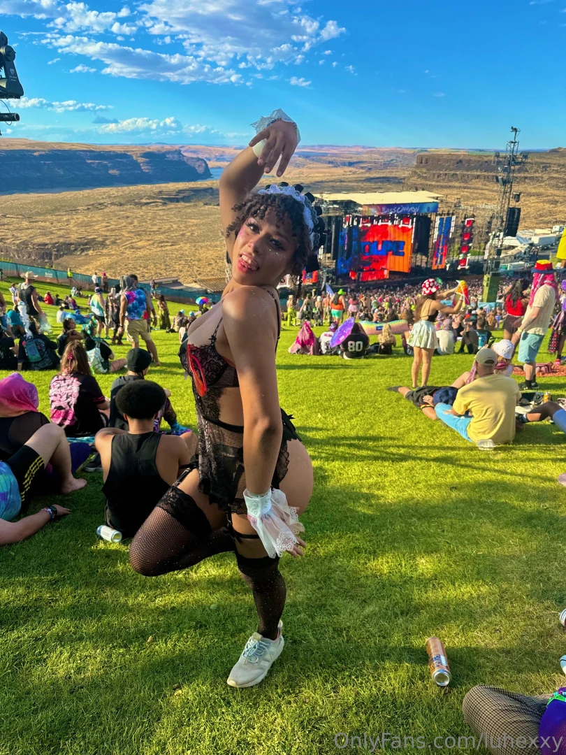 Just posted some cute pics of me in this fit on my couch to the main part 1 