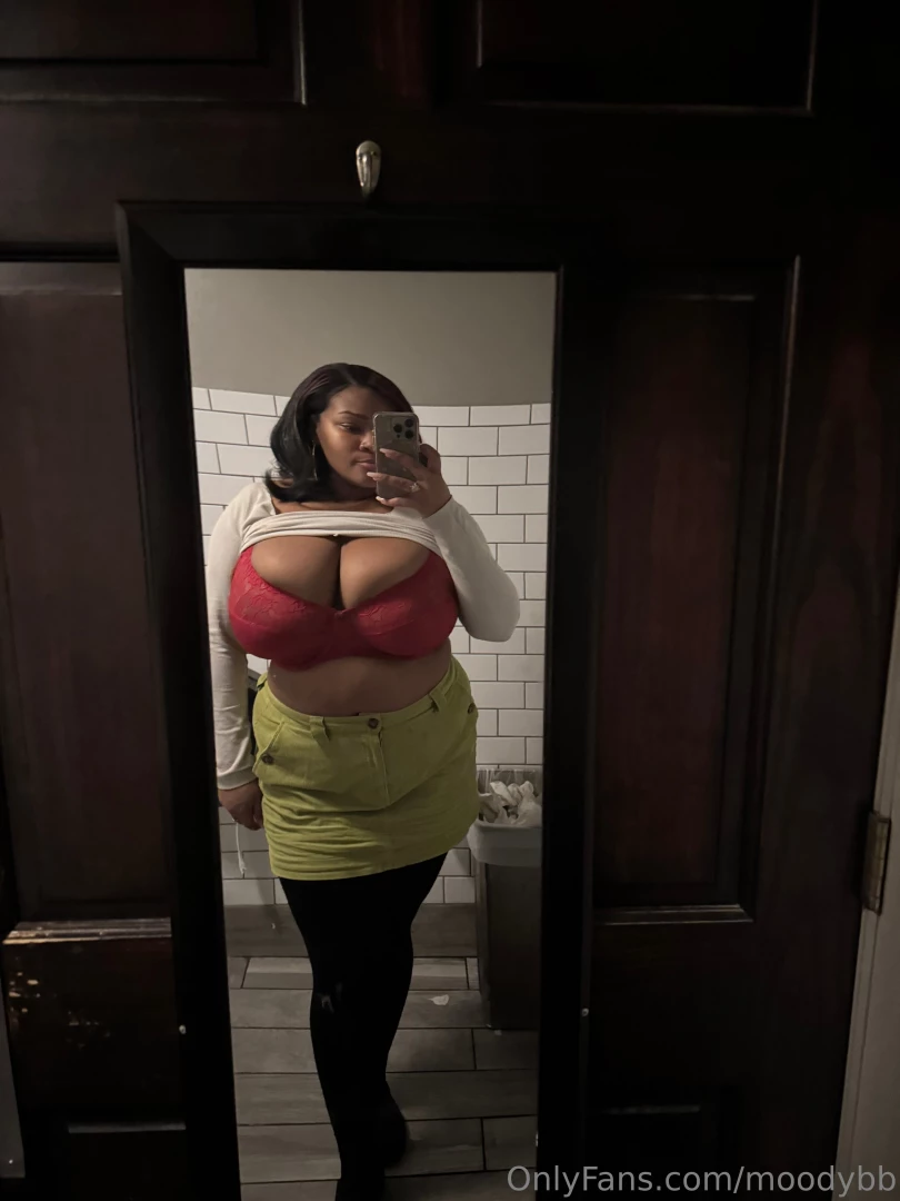 Love taking selfies when i m out 