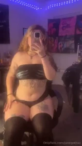 Let me crush you with my thighs