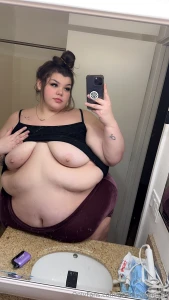 You re at work and your ssbbw gf sends you these pics part 1