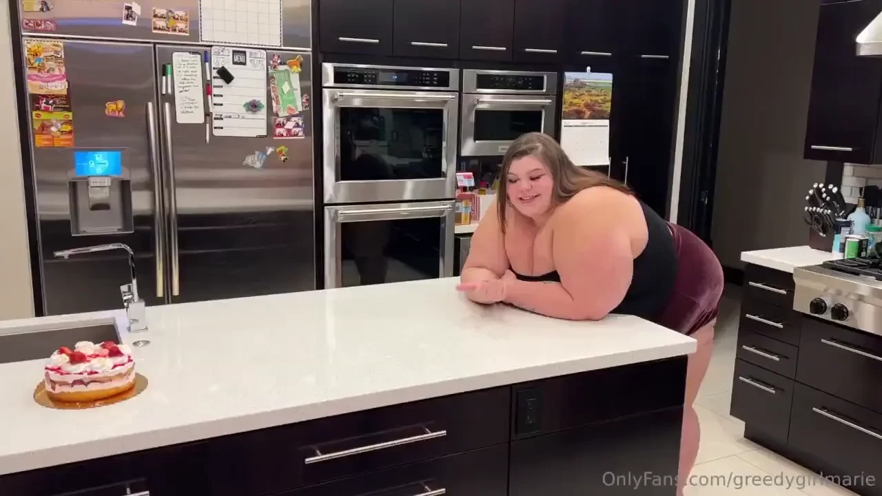 Cake stuffing and weigh-in 