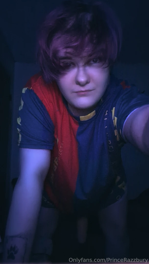 Nothing to see here this is a completely normal emo photo of me 