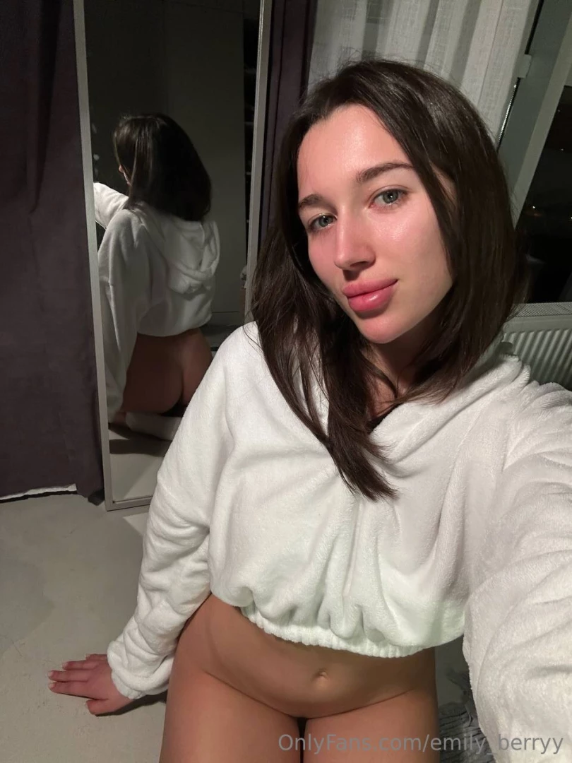 Notice something very interesting in this photo or rather something i 