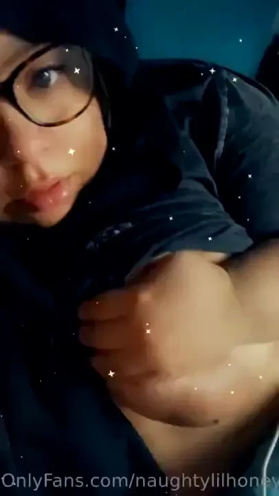 A little morning titty grope for you pervs 