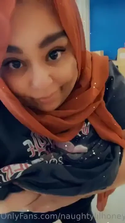 I just love being a slutty hijabi at work 