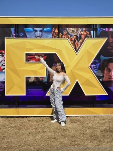 Happy pose for dropping rare content today